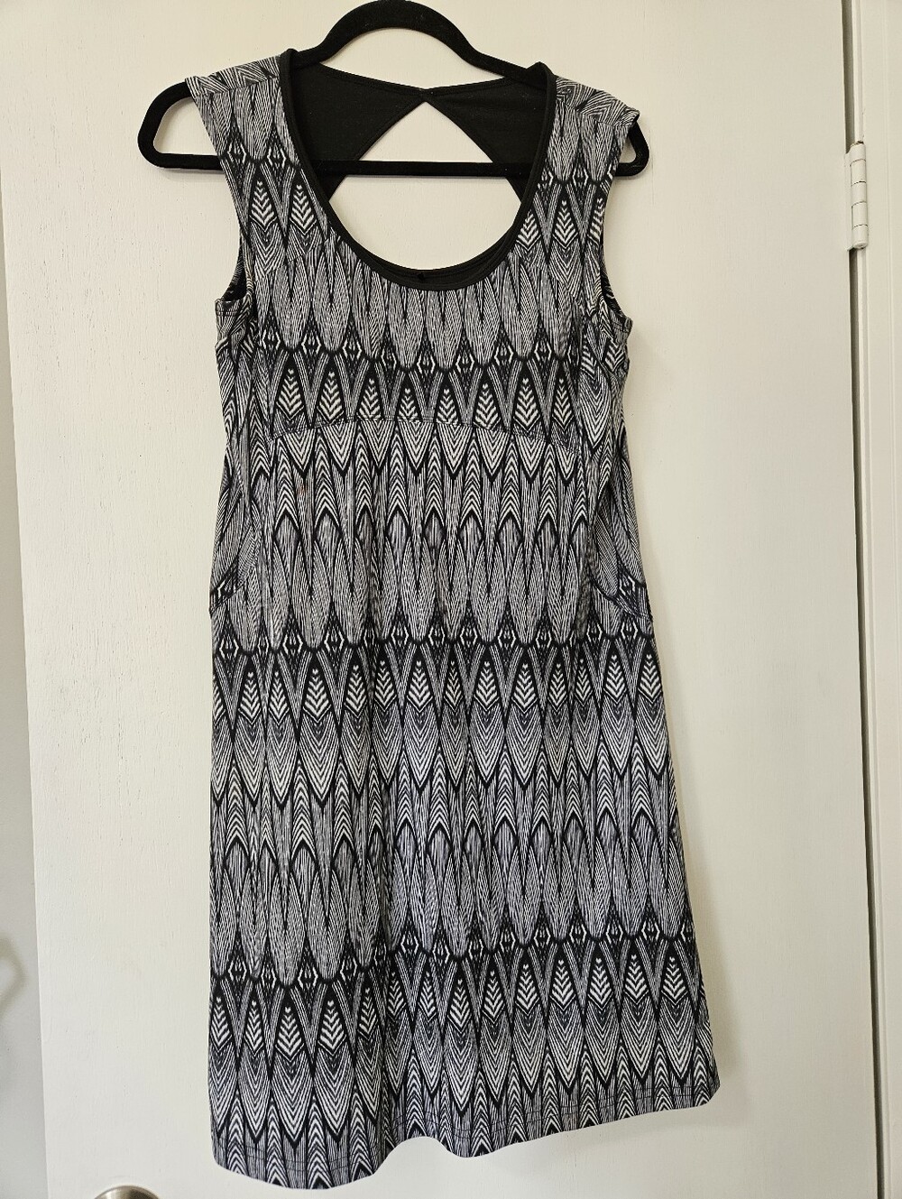 prAna Black White Chevron Patterned Built-In Bra Travel Dress Size Small